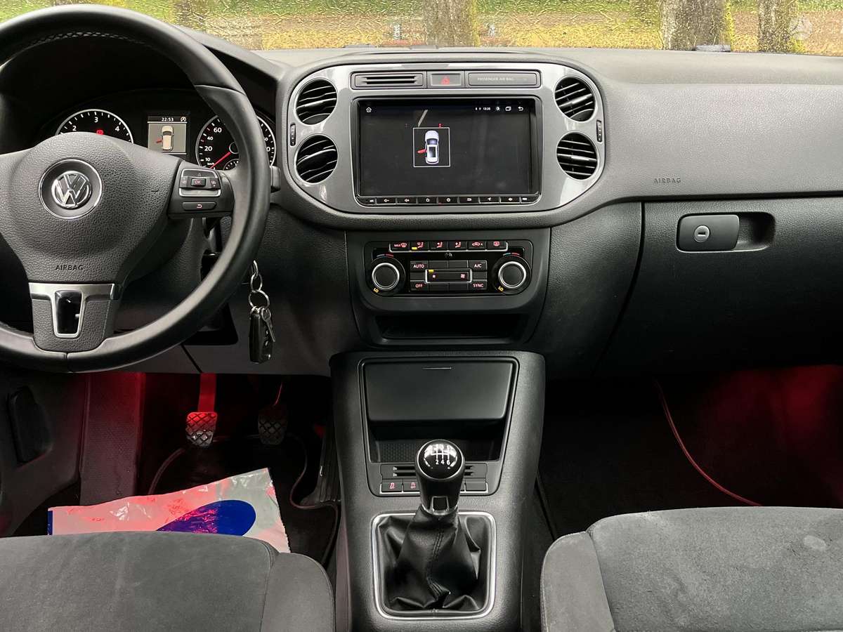 Volkswagen Tiguan 2012 — photo 17