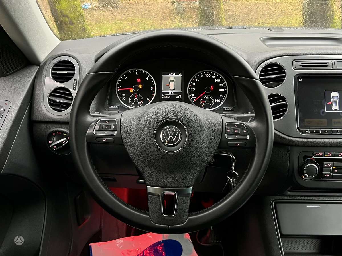 Volkswagen Tiguan 2012 — photo 18