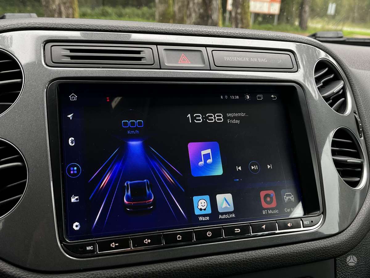 Volkswagen Tiguan 2012 — photo 20