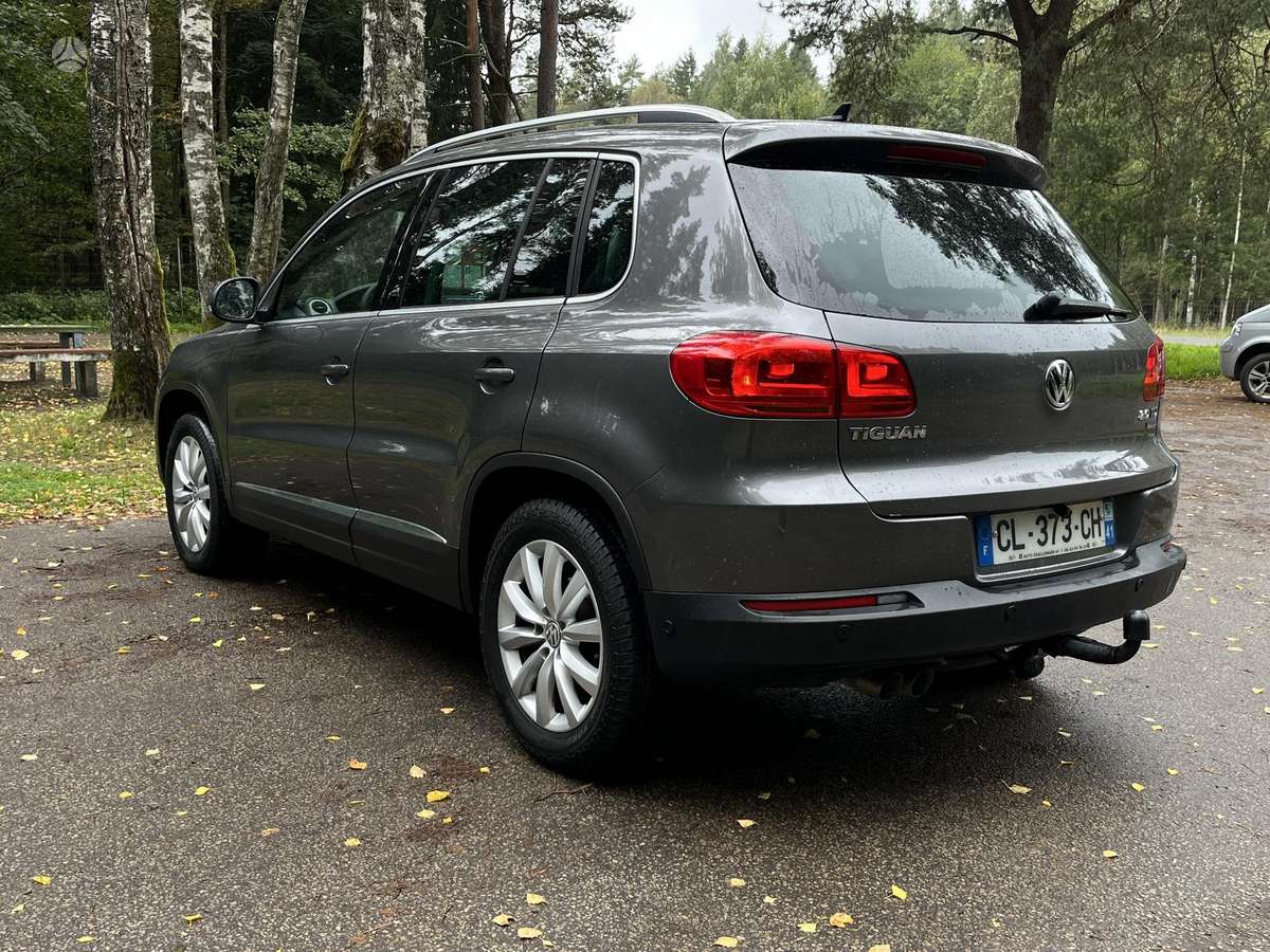 Volkswagen Tiguan 2012 — interior