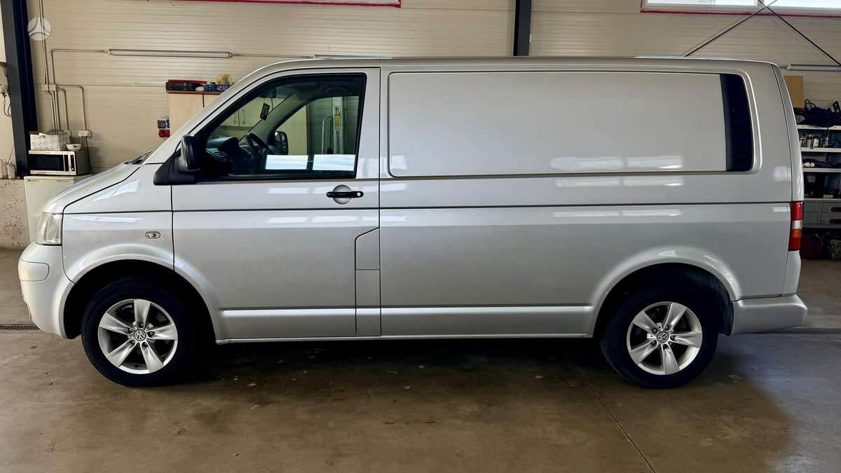 Volkswagen Transporter 2008 — вигляд ззаду