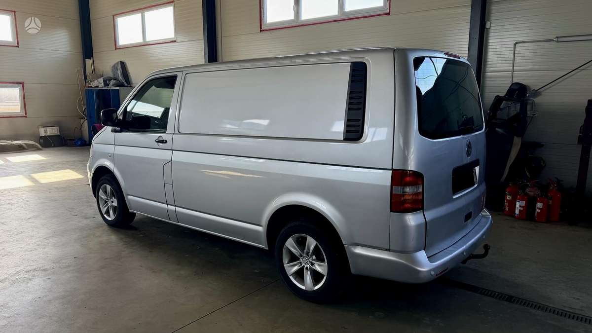 Volkswagen Transporter 2008 — салон