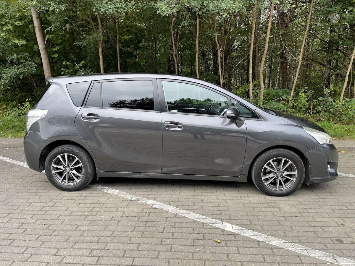 Toyota Verso 2015 — interior