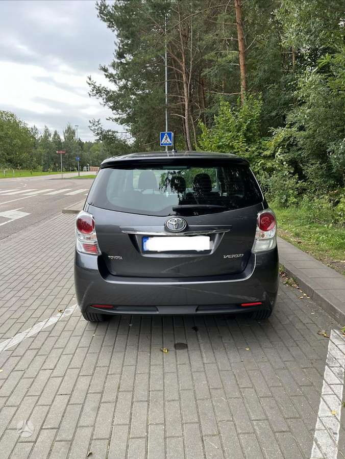 Toyota Verso 2015 — engine 1598 cm³, 111 HP (82kW)