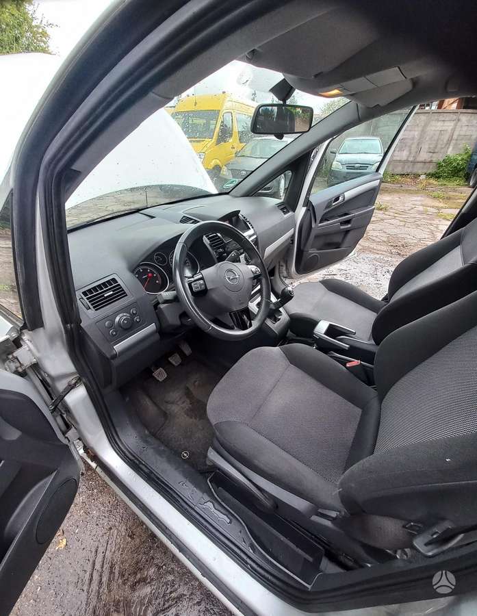 Opel Zafira 2012 — photo 6