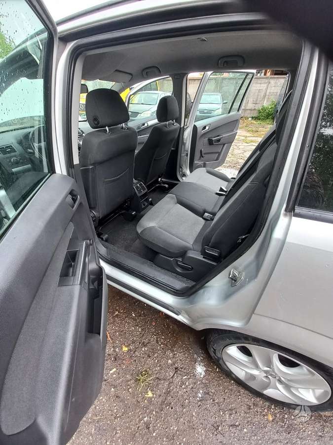 Opel Zafira 2012 — photo 7