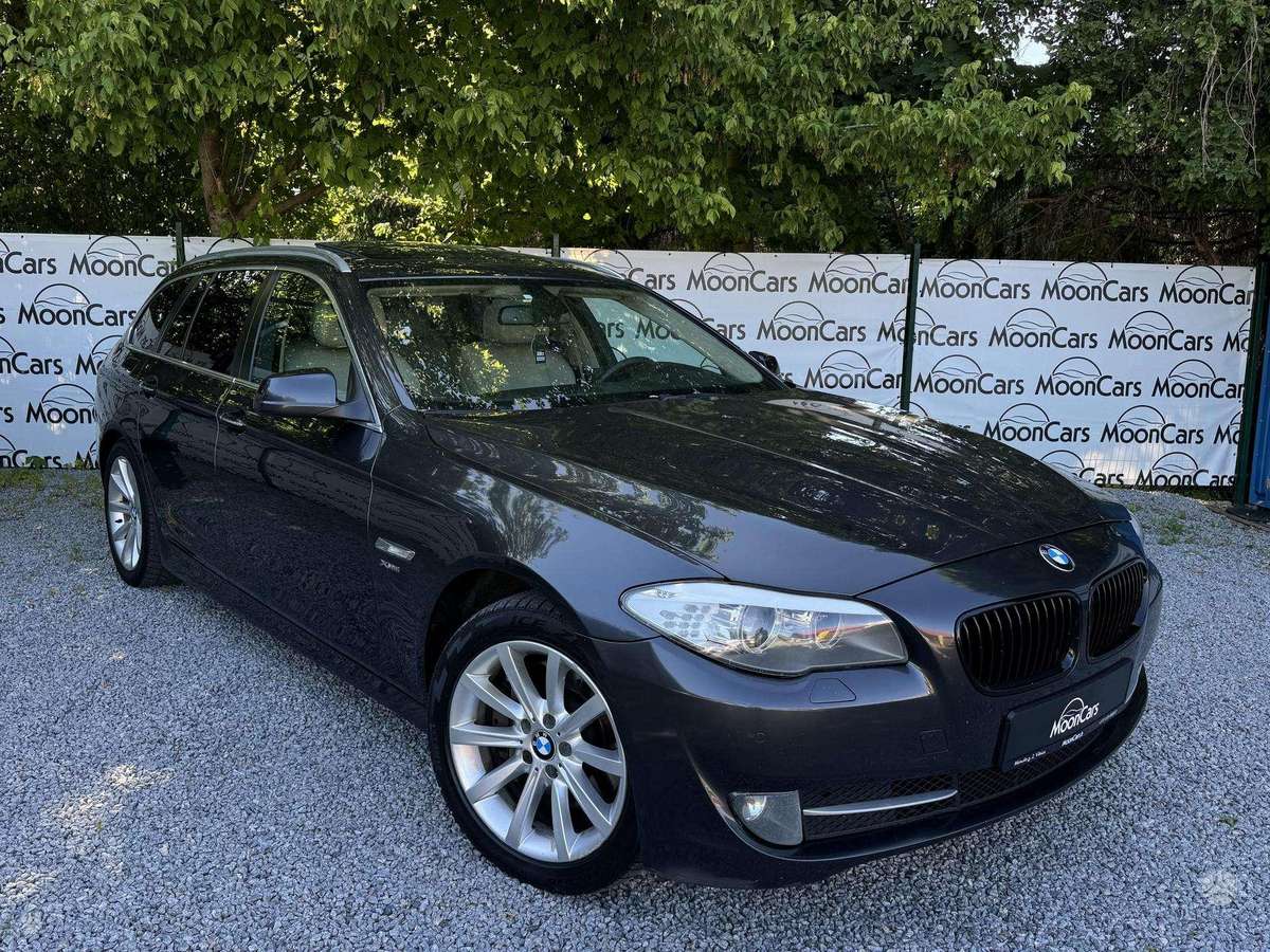 BMW 530 2012 — rear view