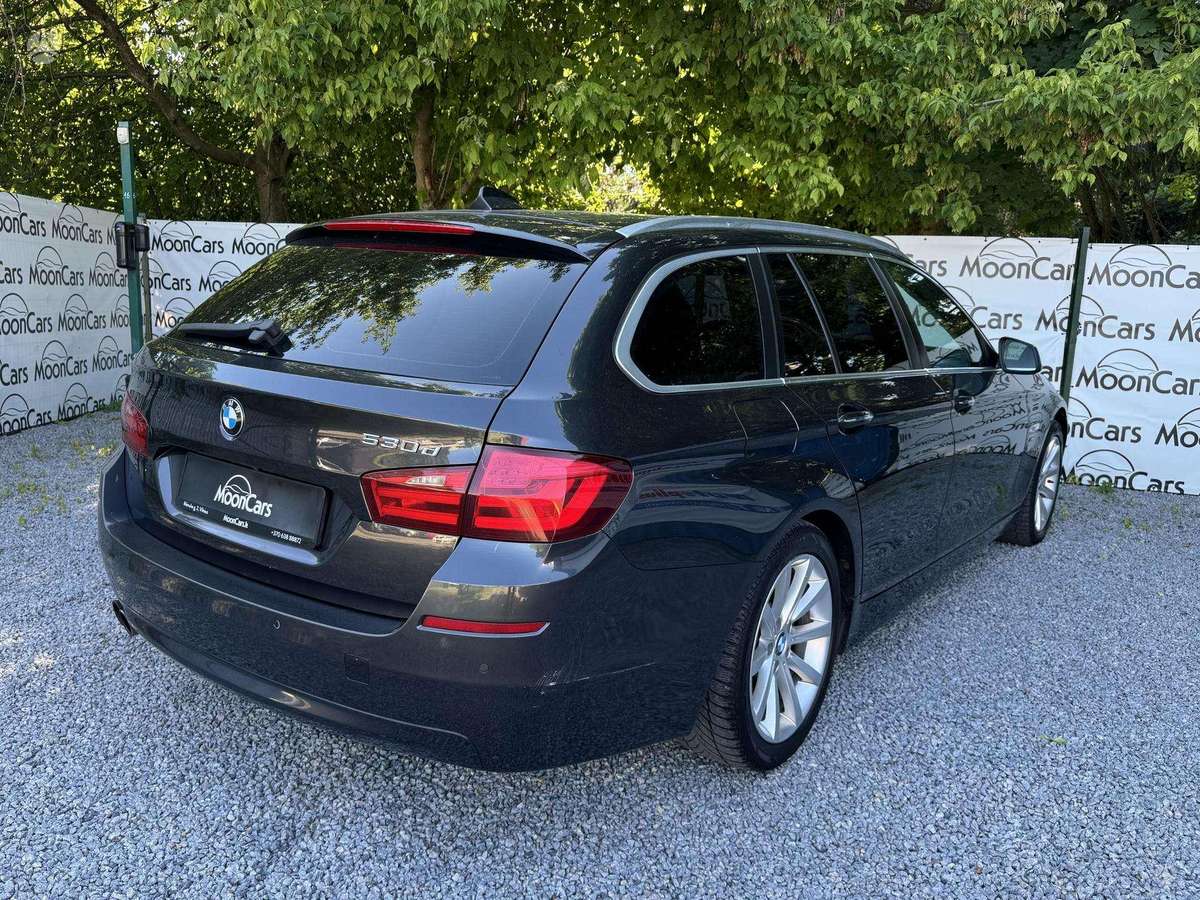 BMW 530 2012 — interior