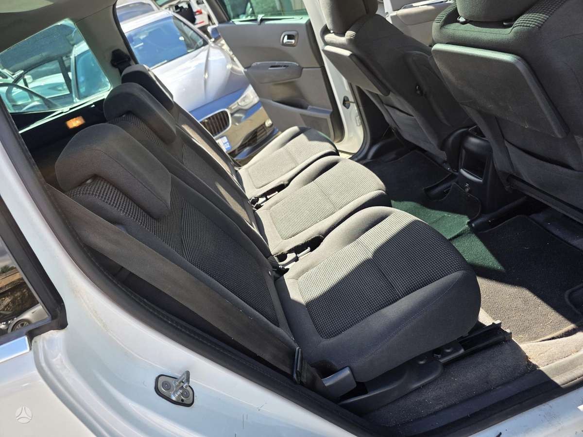 Peugeot 5008 2015 — фото 13