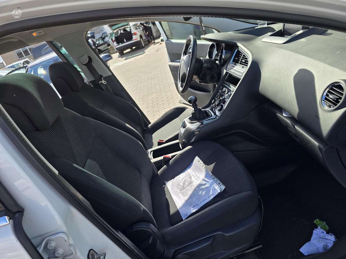 Peugeot 5008 2015 — фото 14