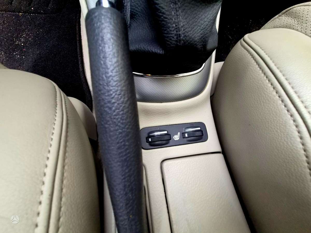 Toyota Avensis 2008 — photo 17