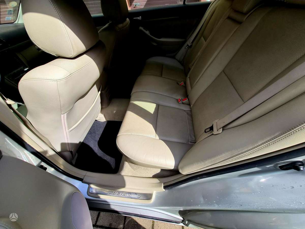 Toyota Avensis 2008 — photo 25