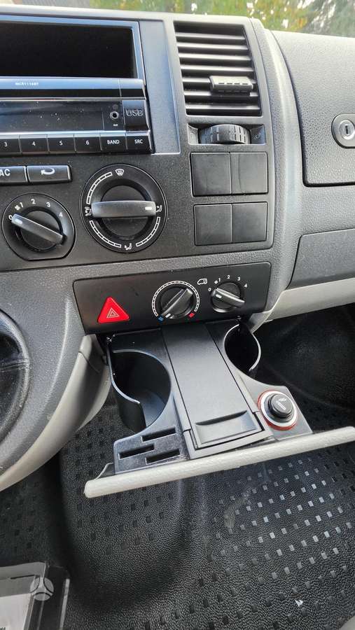 Volkswagen Transporter 2008 — photo 20