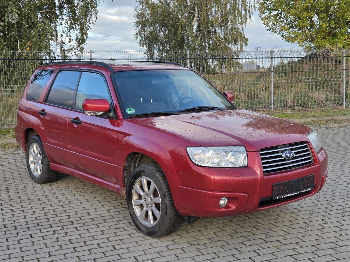 Subaru Forester 2006 — rear view