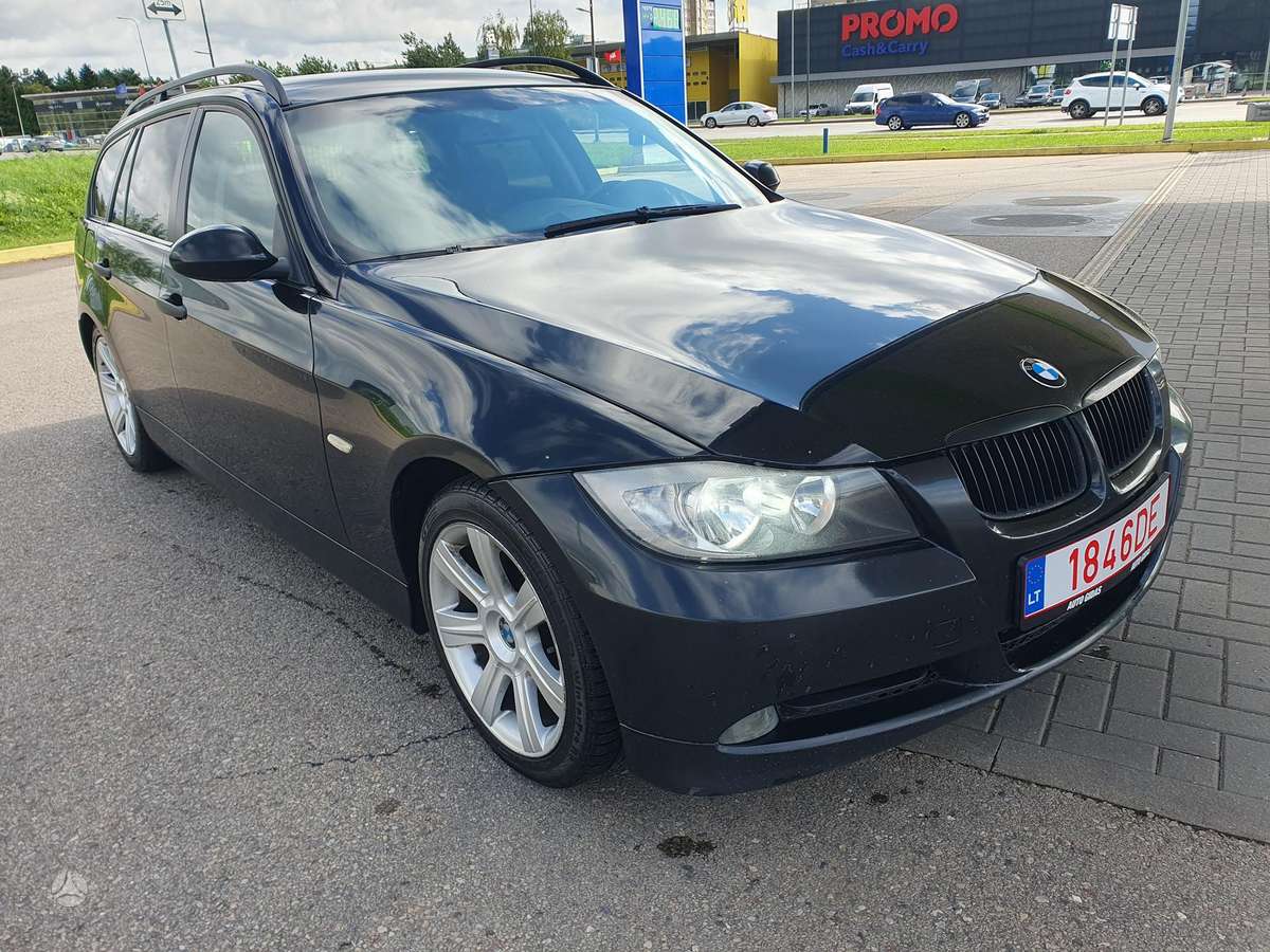BMW 320 2006 — interior