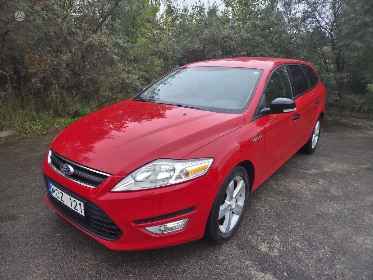 Ford Mondeo 2011 — вигляд ззаду