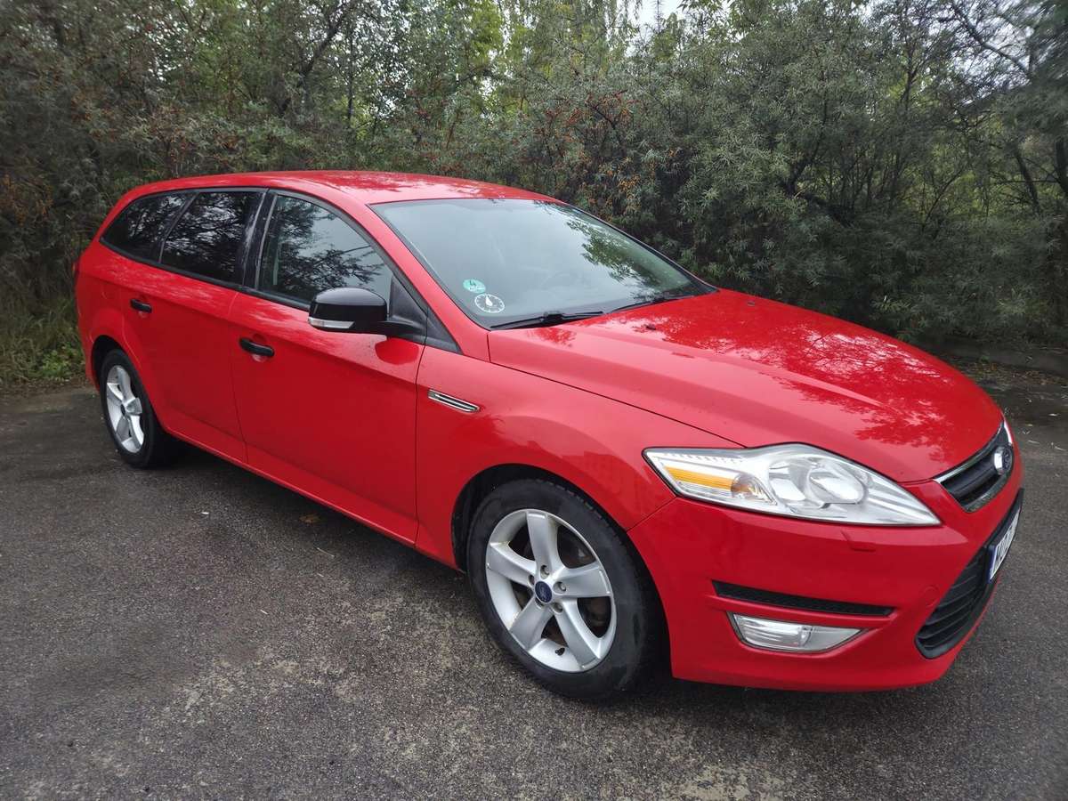 Ford Mondeo 2011 — салон