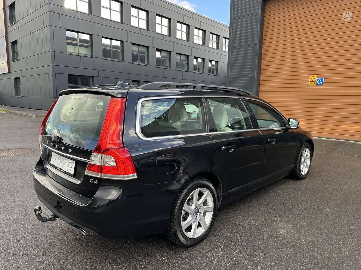 Volvo V70 2014 — interior
