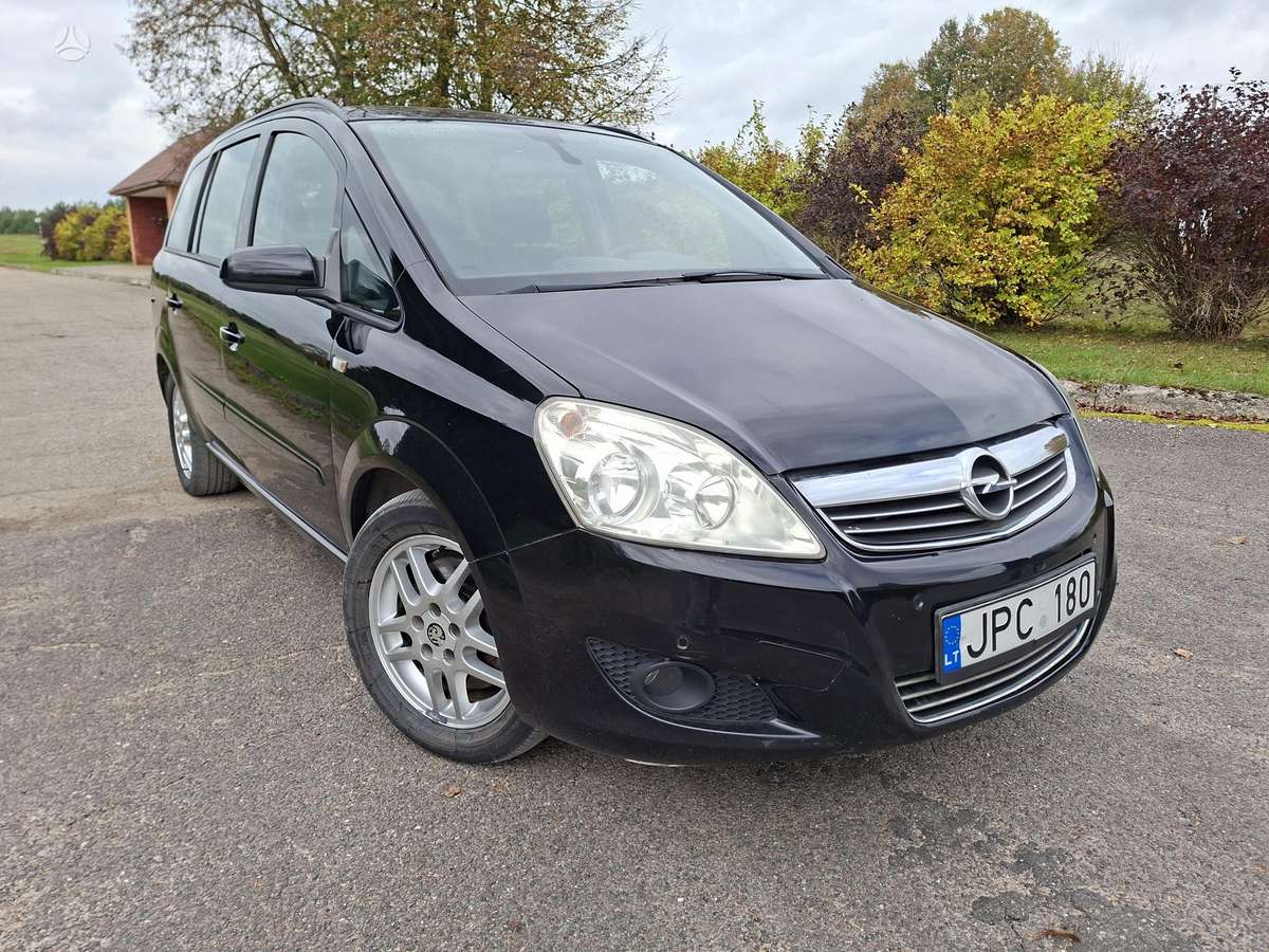 Opel Zafira 2008 — rear view