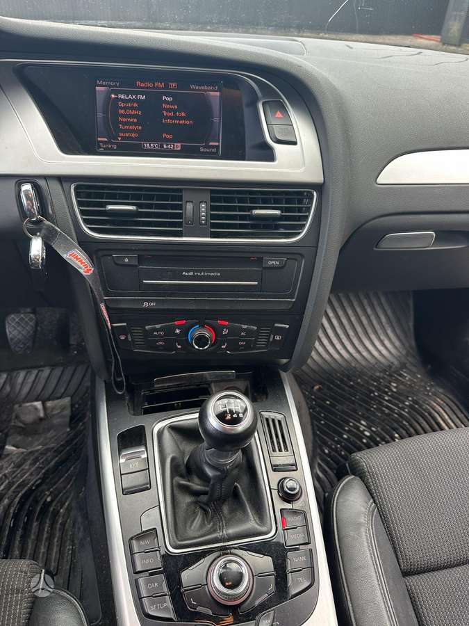 Audi A4 2012 — photo 15