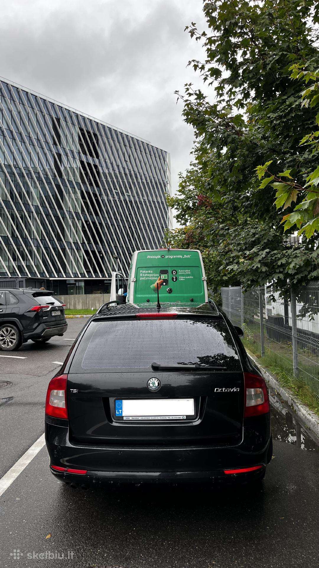 Skoda Octavia 2011 — rear view