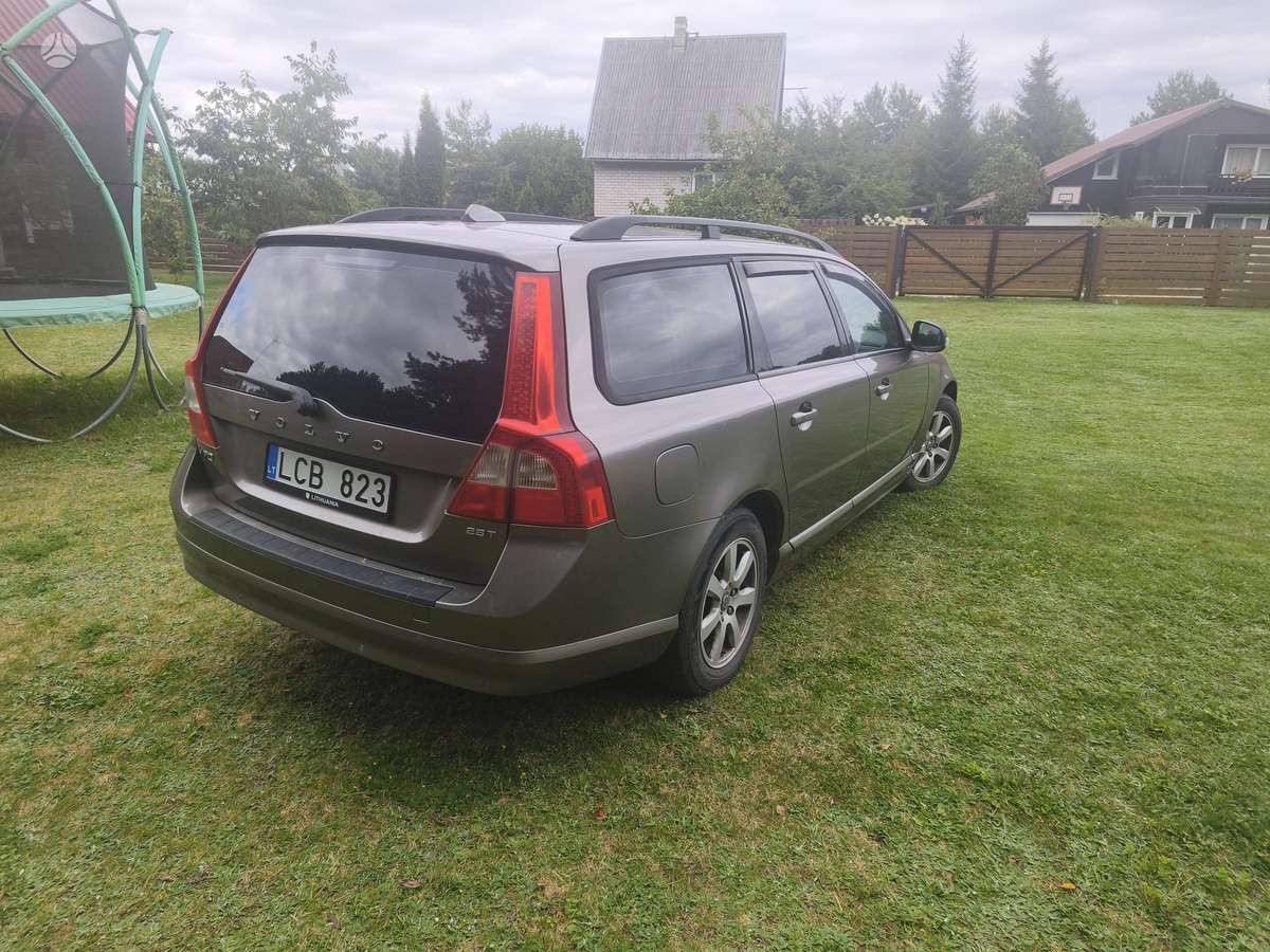 Volvo V70 2007 — photo 11