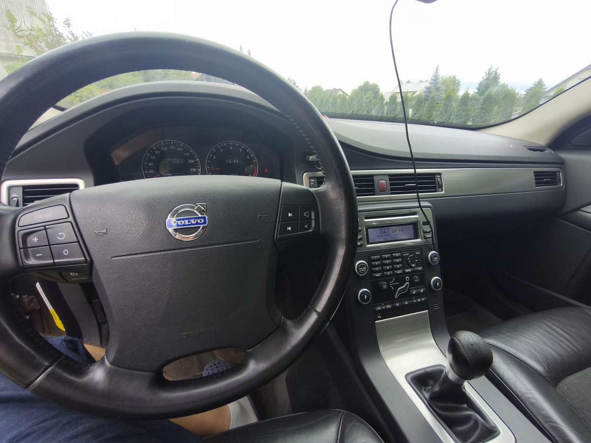 Volvo V70 2007 — rear view