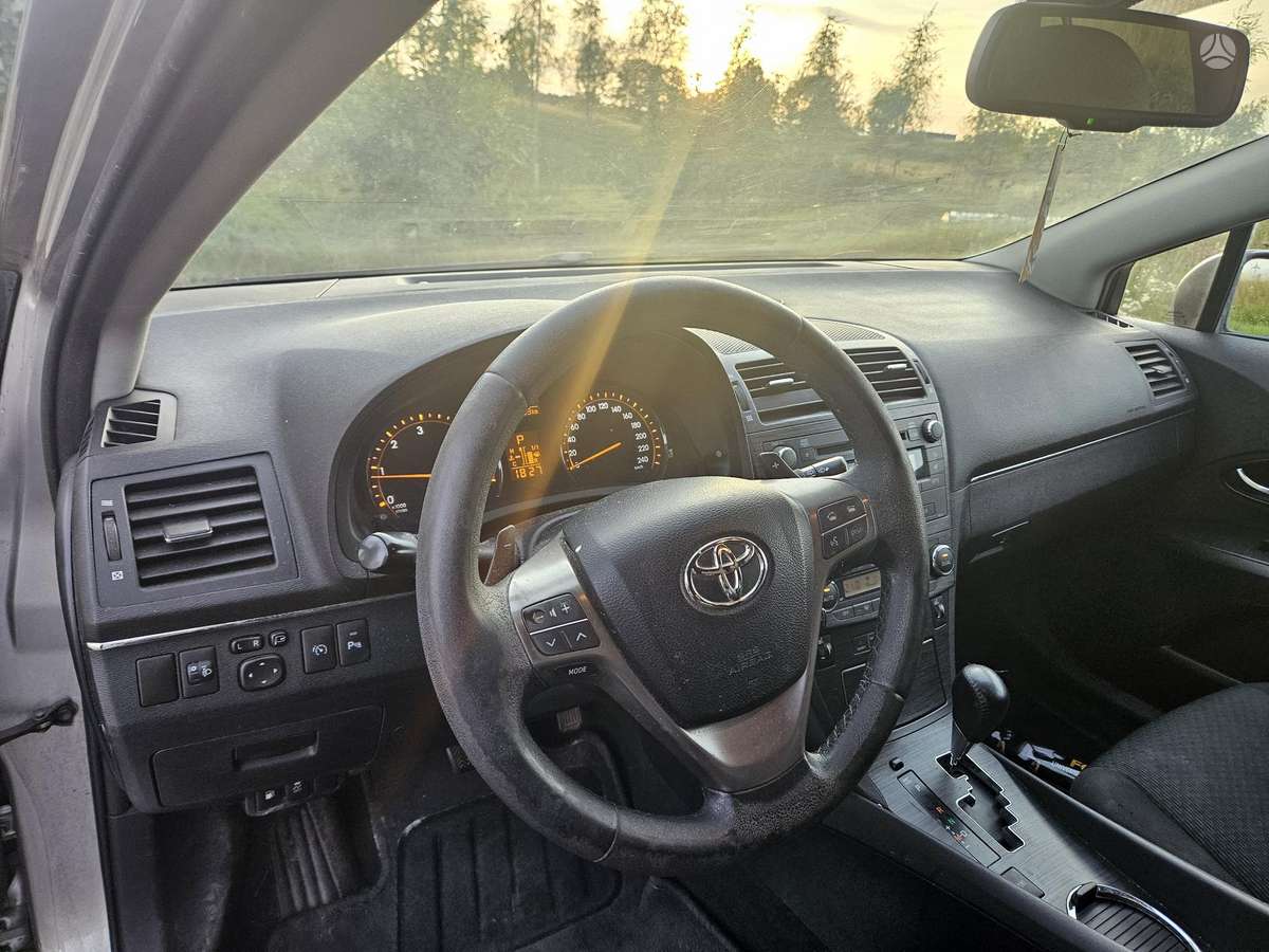 Toyota Avensis 2010 — photo 5