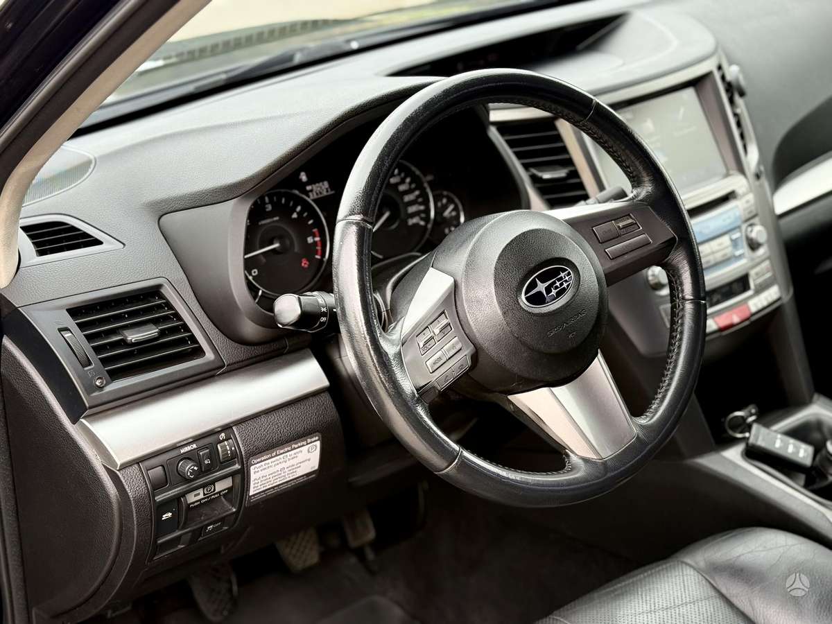 Subaru Outback 2011 — photo 11