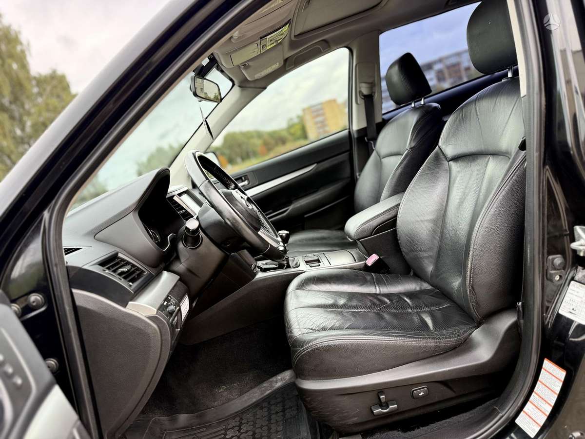 Subaru Outback 2011 — photo 12