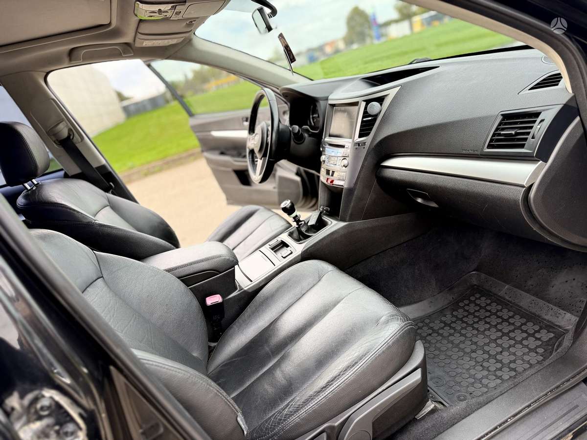 Subaru Outback 2011 — photo 13
