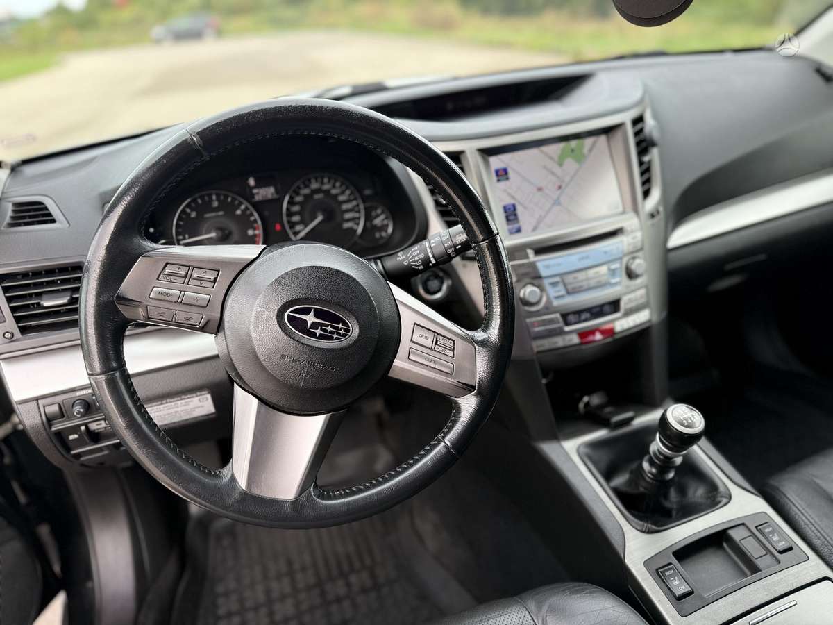 Subaru Outback 2011 — photo 16