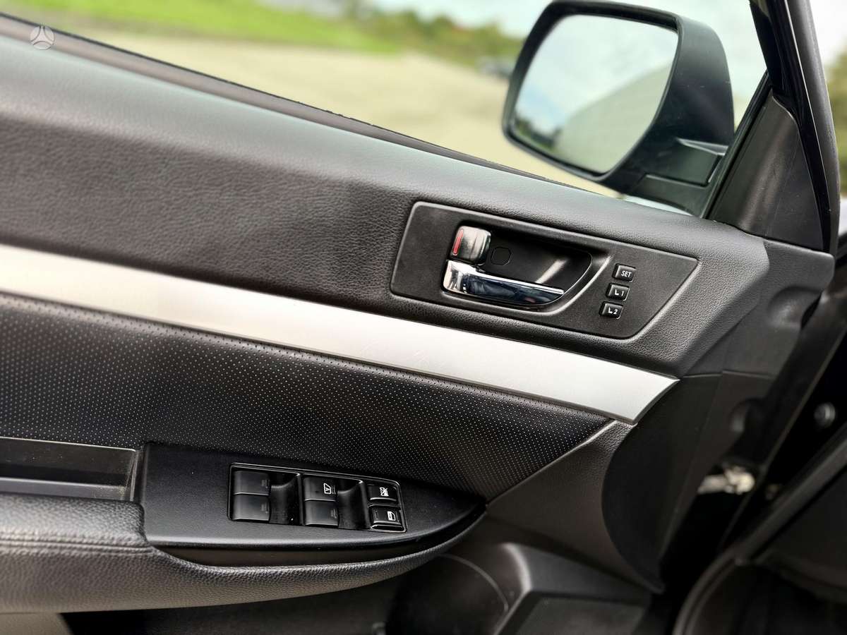 Subaru Outback 2011 — photo 19