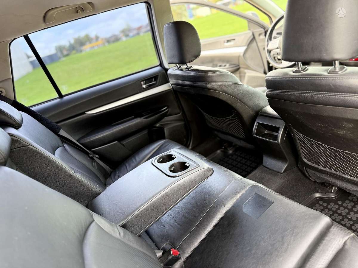 Subaru Outback 2011 — photo 21