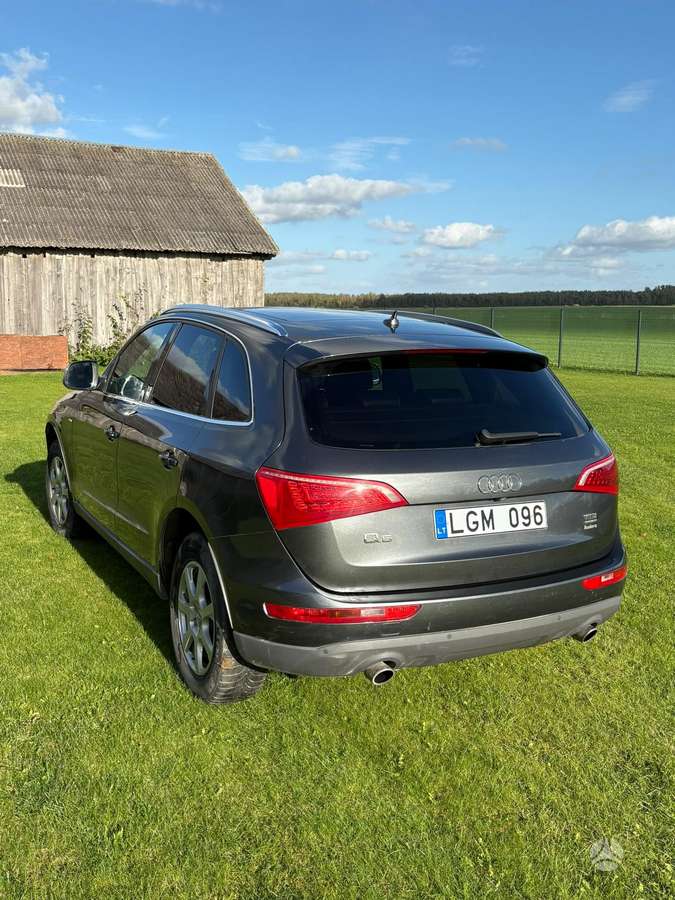 Audi Q5 2010 — engine 2967 cm³, 239 HP (176kW)