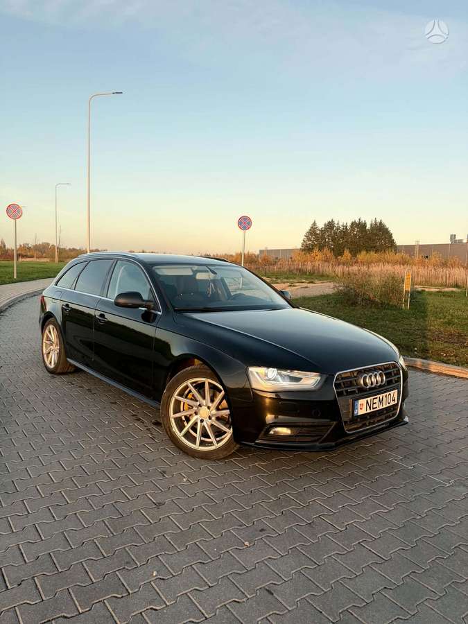 Audi A4 2012 — вигляд ззаду