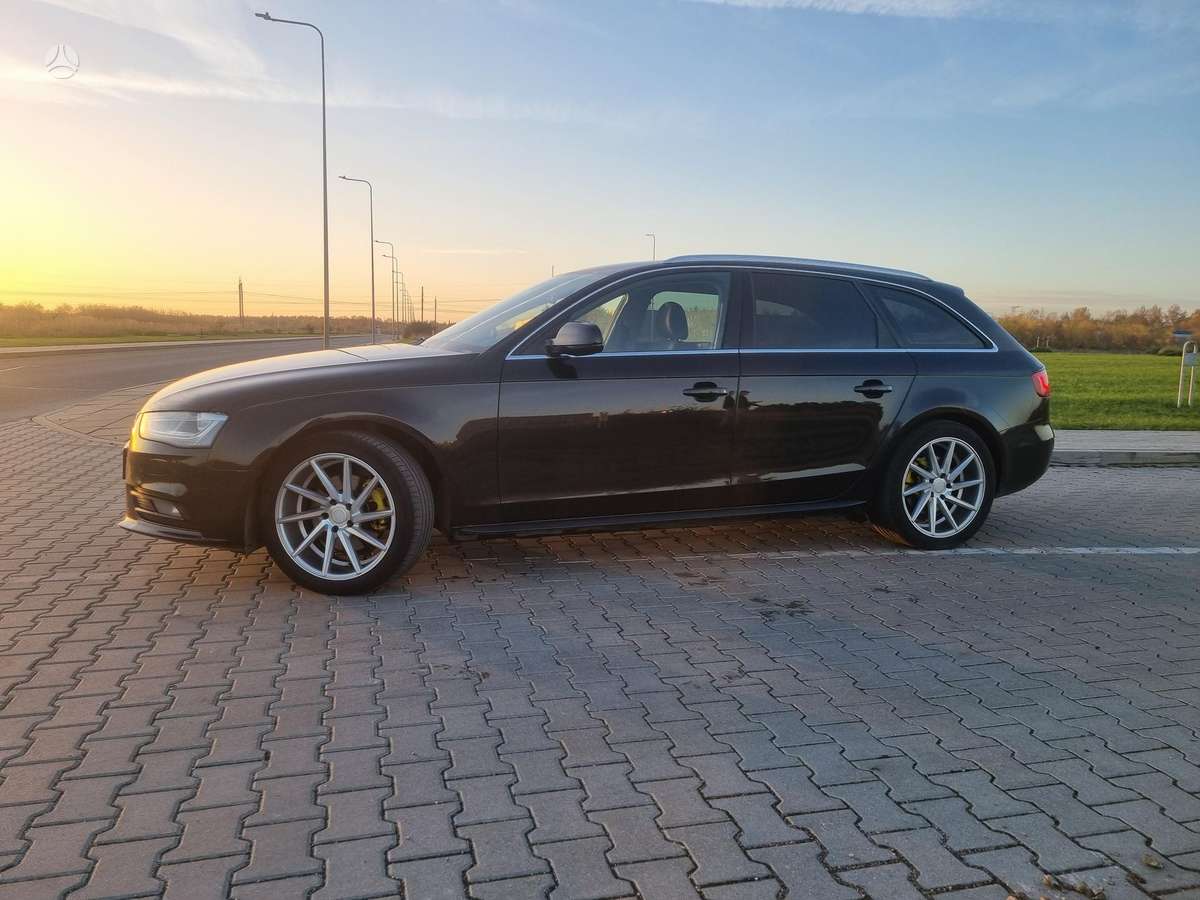 Audi A4 2012 — салон