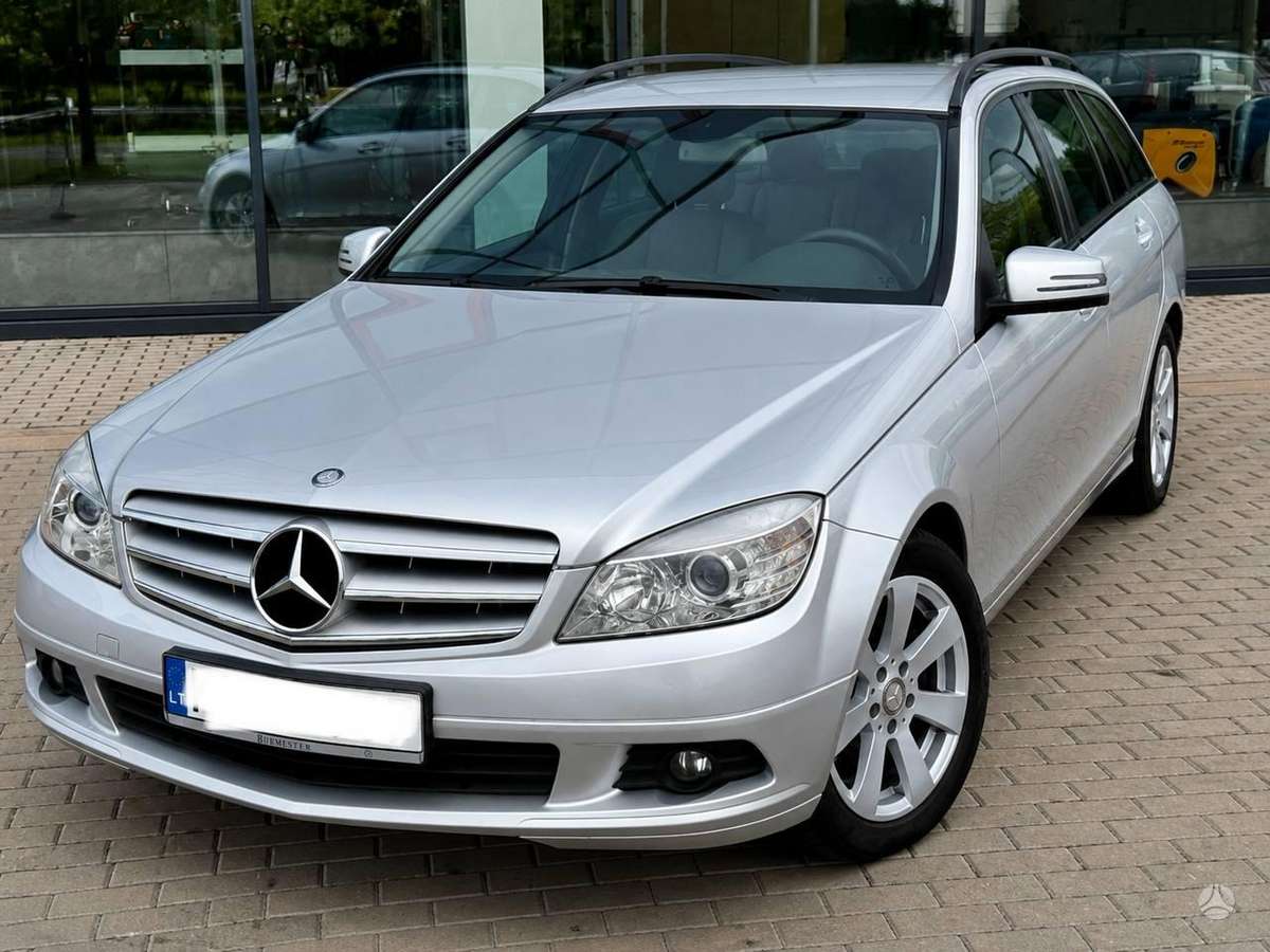 Mercedes-Benz C200 2009 — вигляд ззаду