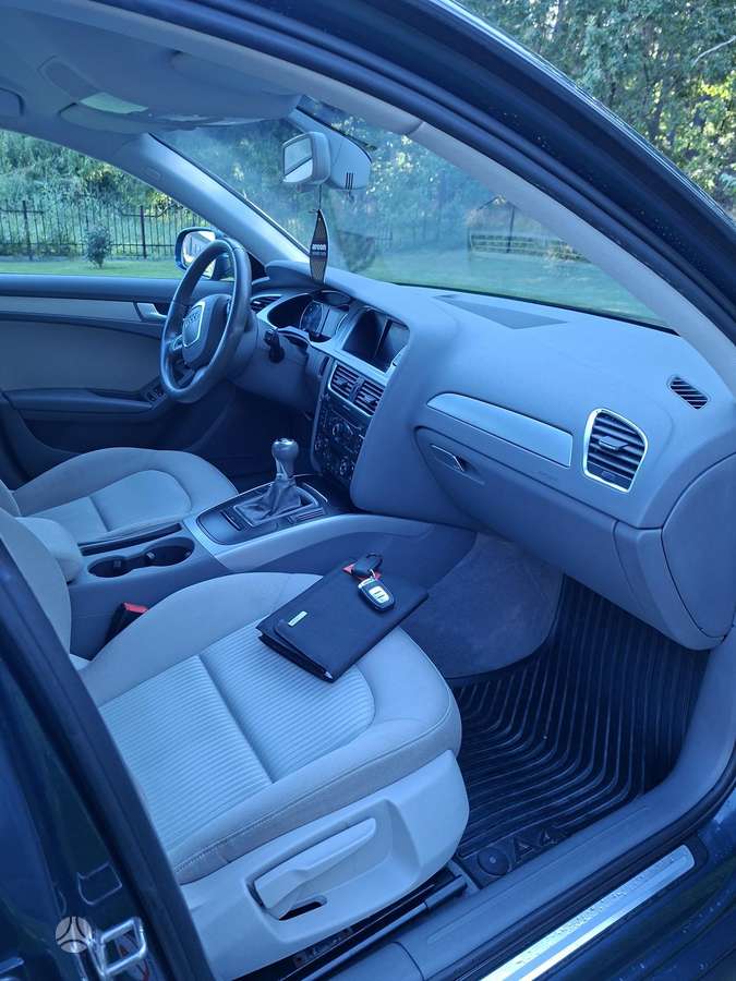 Audi A4 2011 — photo 5