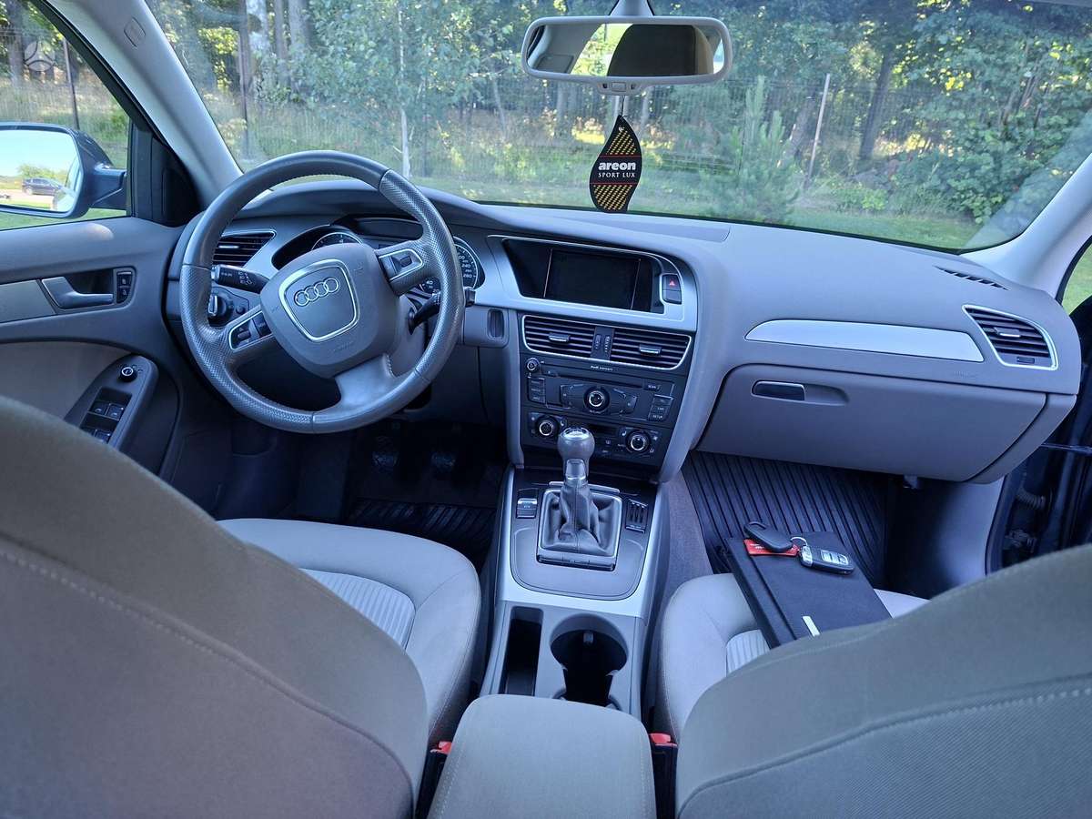 Audi A4 2011 — photo 7