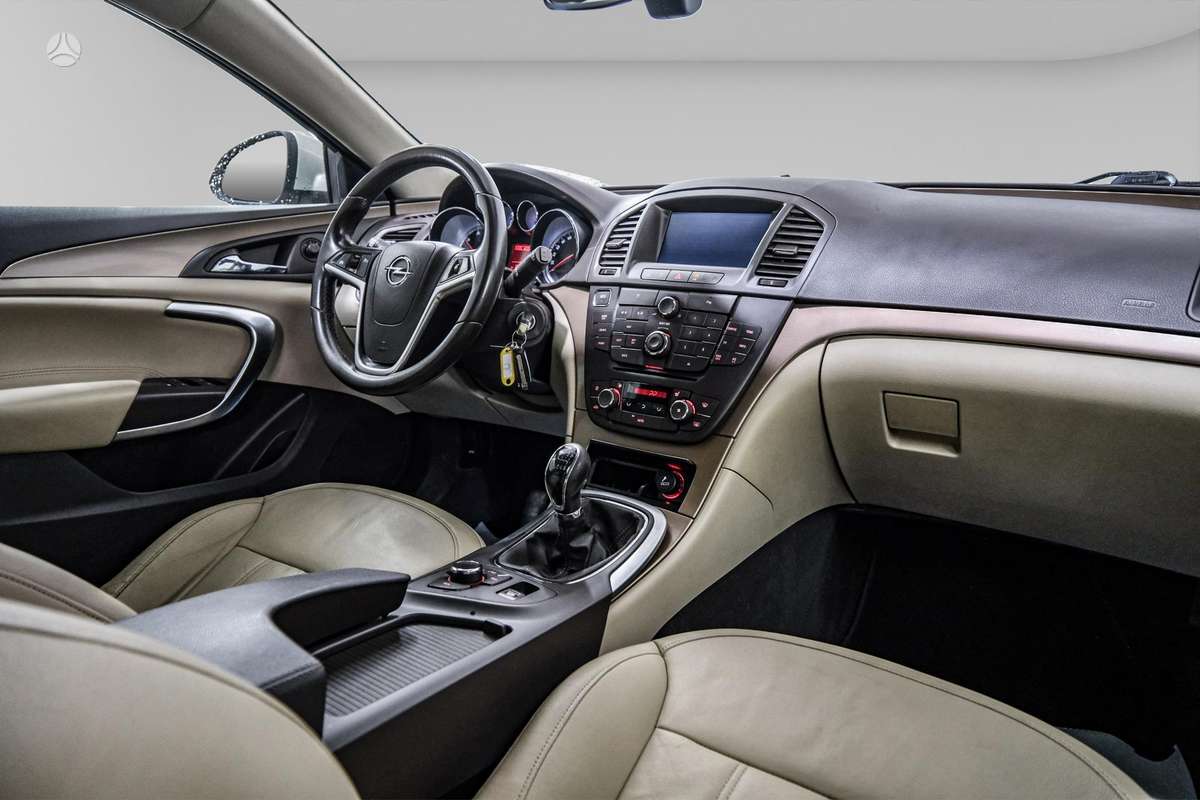 Opel Insignia 2012 — фото 11