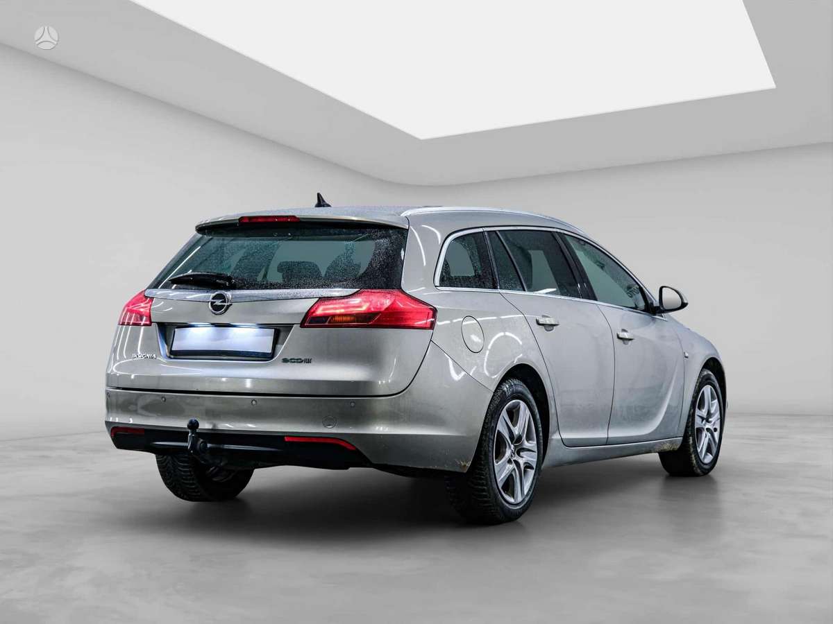Opel Insignia 2012 — салон