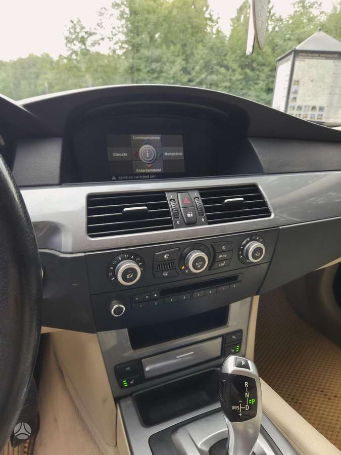 BMW 525 2008 — photo 10