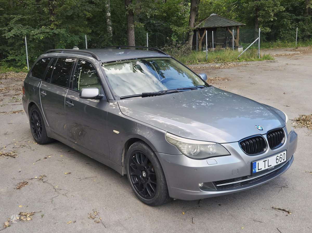 BMW 525 2008 — rear view