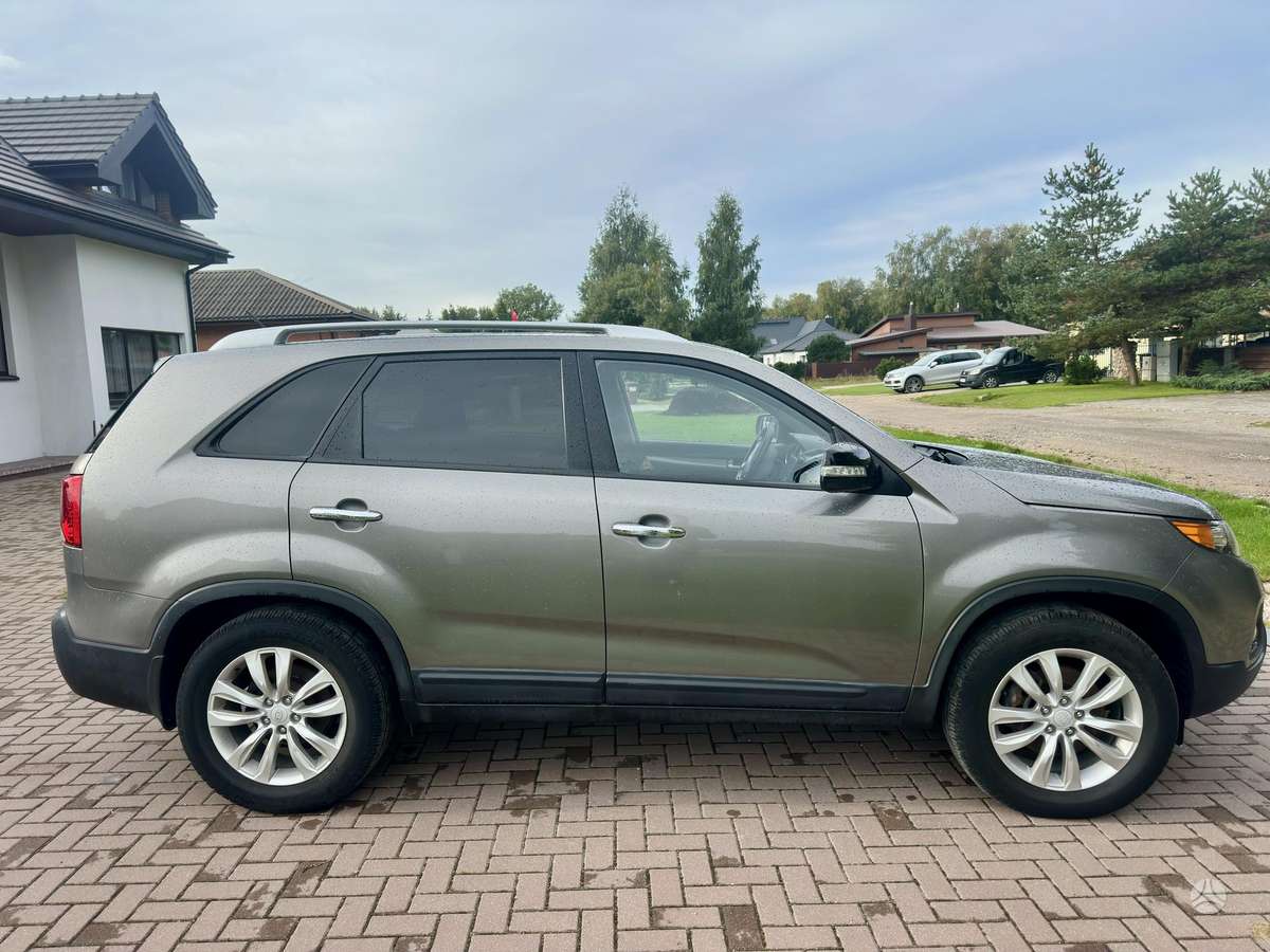 Kia Sorento 2010 — photo 11