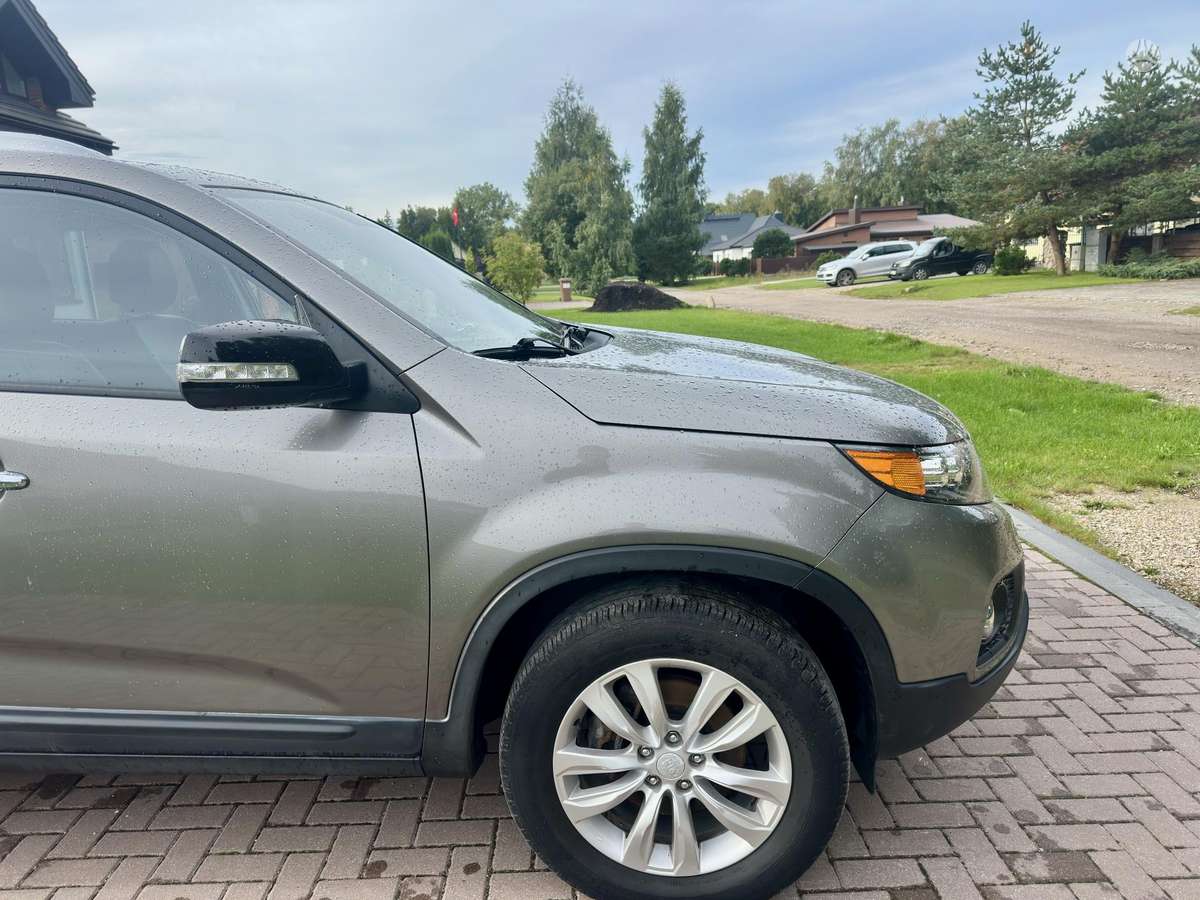 Kia Sorento 2010 — photo 12