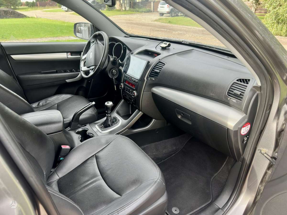 Kia Sorento 2010 — photo 13