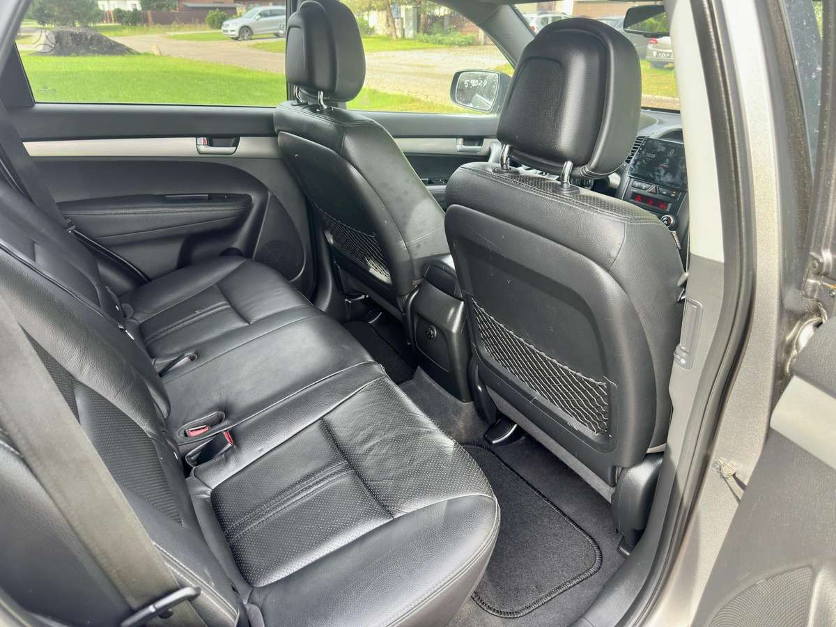 Kia Sorento 2010 — photo 14