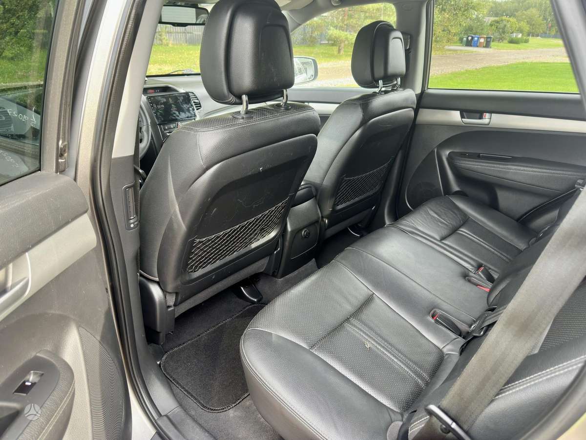 Kia Sorento 2010 — photo 17