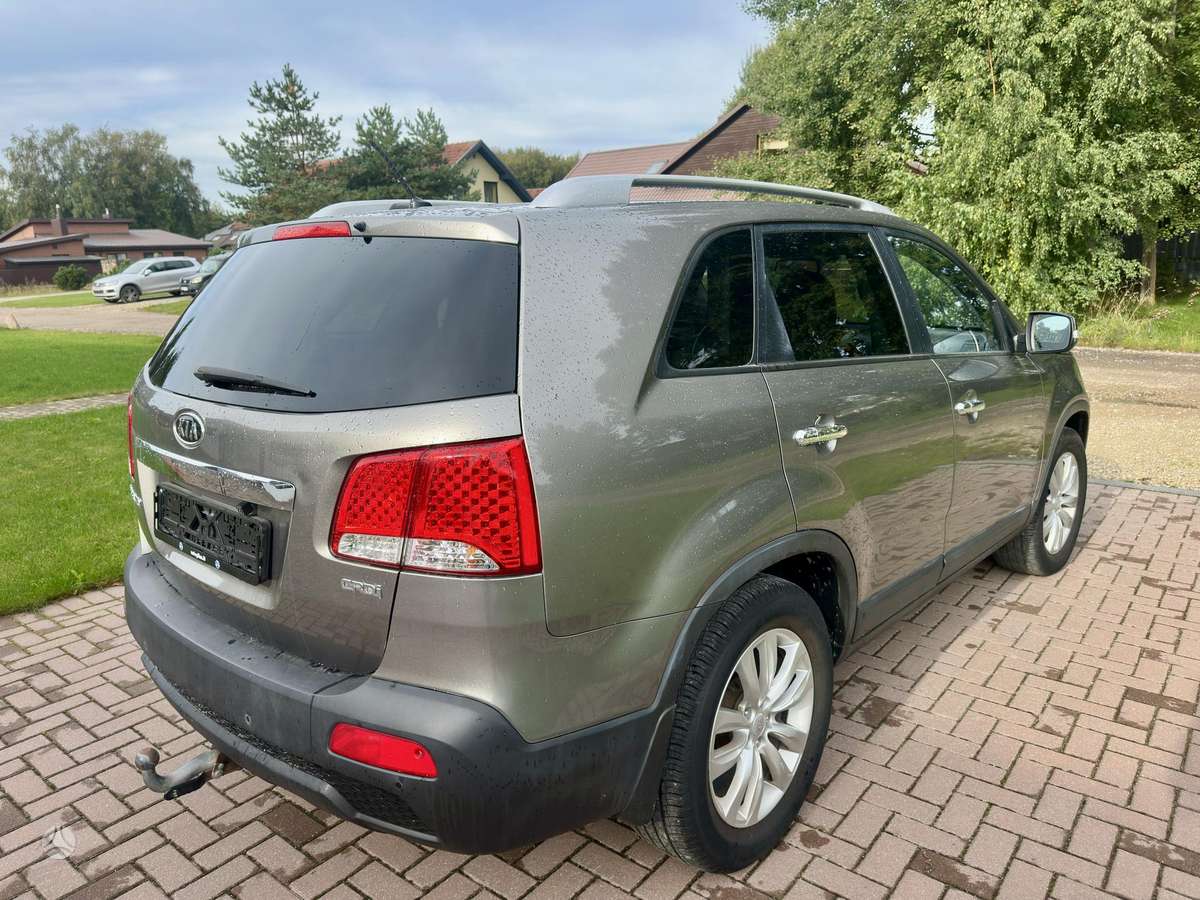 Kia Sorento 2010 — photo 8